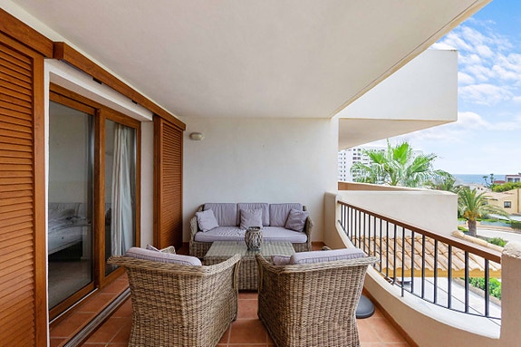 Bruk en megler med gode referanser - se SPANIA1.no