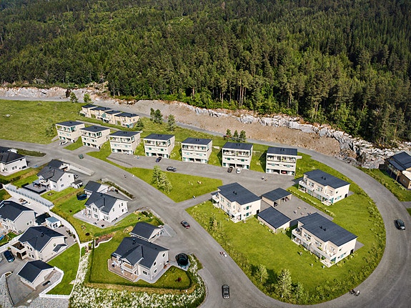 Fin beliggenhet og flott utsikt i Røbekklia, med marka som nabo. Illustrasjon.