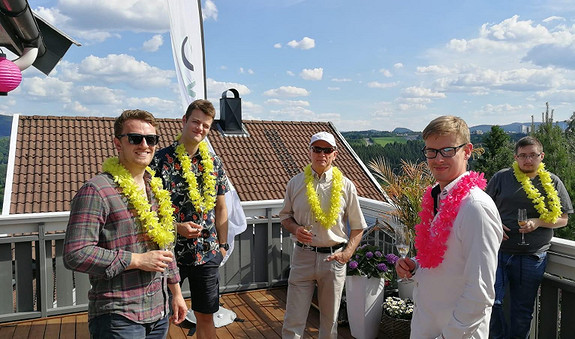 Den årlige sommerfesten vil ingen gå glipp av.  Ofte god stemning. Sjelden dansing på bordene.