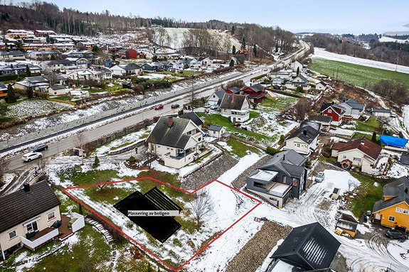Bilde av tomt med forslag til plassering av hus.