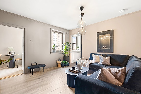 Velkommen til en lun og meget smakfull 2-roms leilighet i Arnljot Gellines vei 35! Presentert av Caroline Ephraim v/Nordvik Torshov og Gamle Oslo