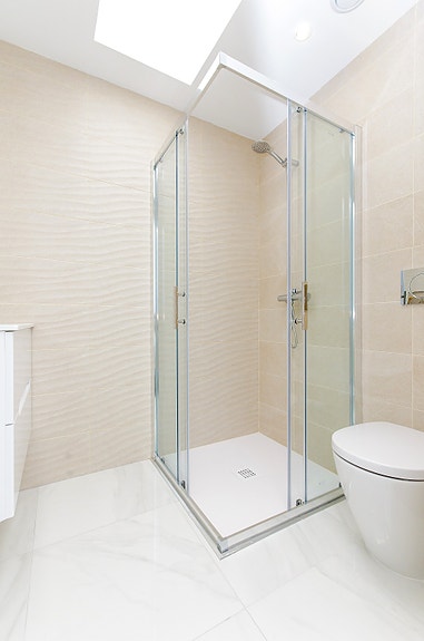 Soverom 2 med eget bad