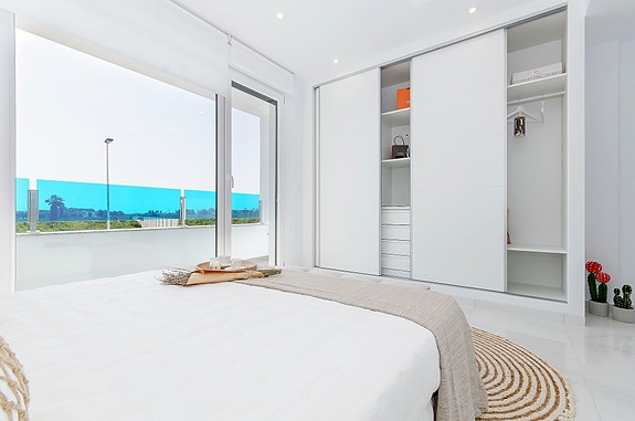 Soverom 1 med eget bad og terrasse