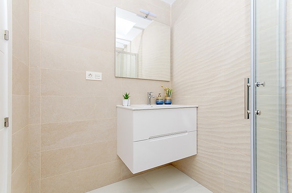 Soverom 2 med eget bad