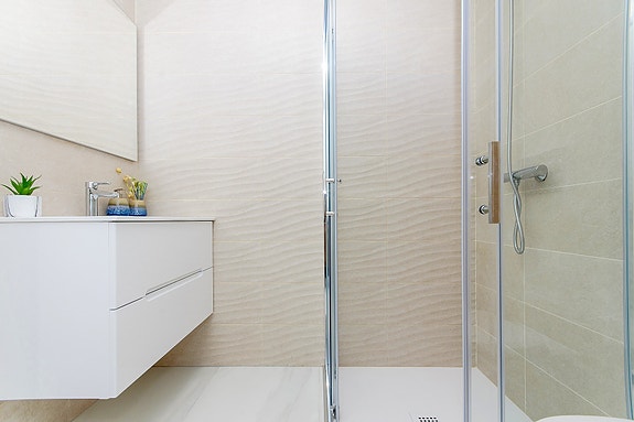 Soverom 2 med eget bad