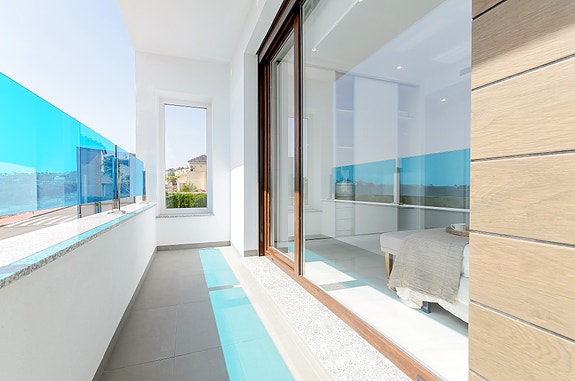 Soverom 1 med eget bad og terrasse