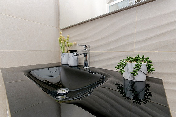 Soverom 1 med eget bad og terrasse