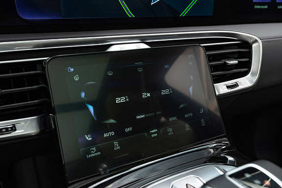 2022 Hongqi E-HS9 Exclusive