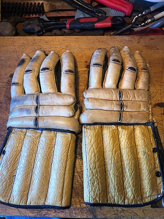 Vintage ishockeyhansker i skinn – antatt 1960–70-tallet