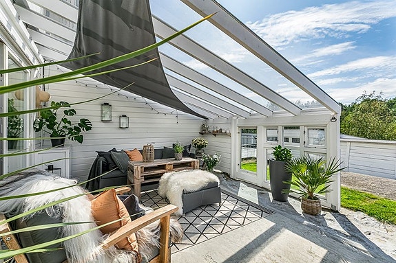 Plastmo selger takløsninger til terrasser, utestuer, carporter ol.