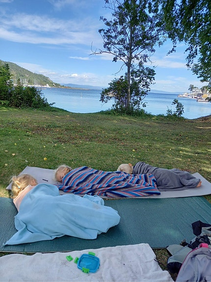 Soving med de minste på tur