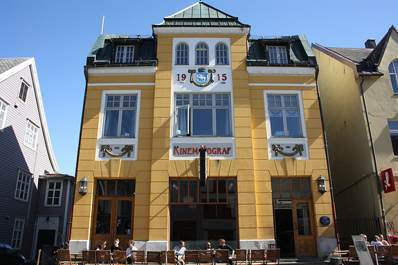 Verdensteatret er landets eldste kino som fortsatt er i drift. Bygget ble reist i 1915 og åpnet for publikum året etter. Foto: John-Kristian Dalseth