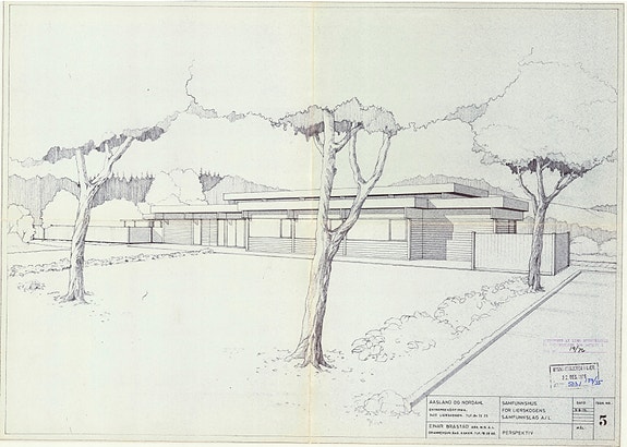 Samfunnshuset er tegnet av arkitekt Einar Brastad og sto ferdig i 1977.