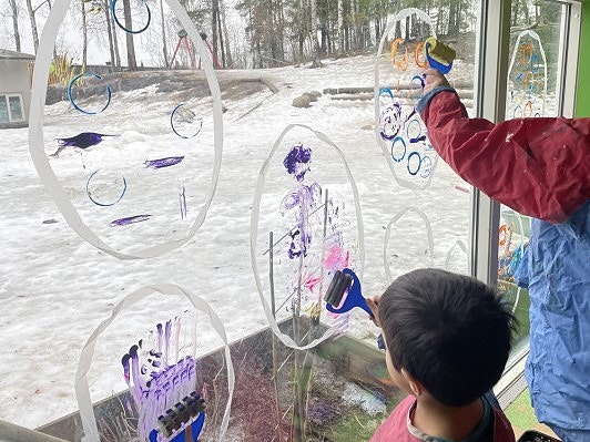 Påskepynt på vindu