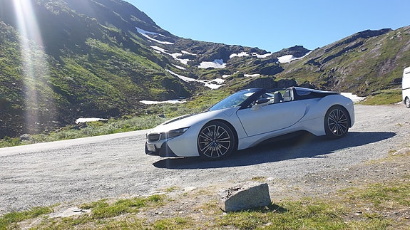BMW i8 2 of 5