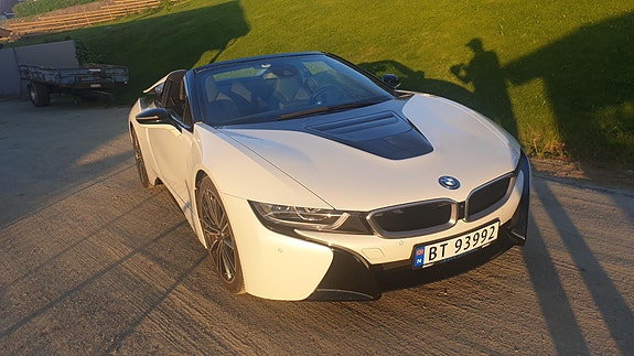BMW i8 3 of 5