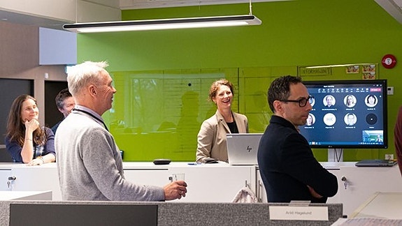Avdeling deling har jevnlige møter på tvers av alle fagene. Foto: TUM Studio