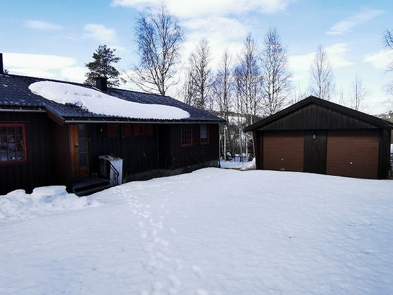Stor enebolig på stor tomt i Rennebu.