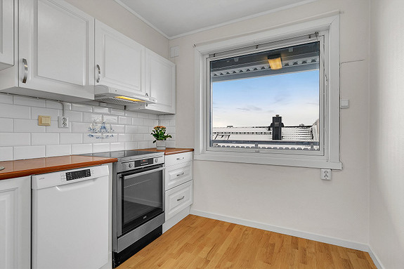 Kjøkken med plass til spisebord