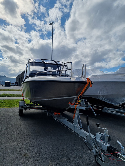 Buster X m/Yamaha F70 og henger. Meget lite brukt