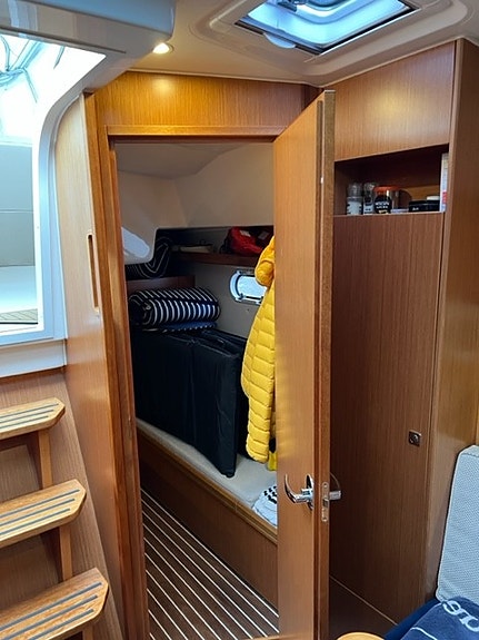 Strøken og velutstyrt BAVARIA 32 SPORT selges. Kun gått 900 timer! 7 of 30
