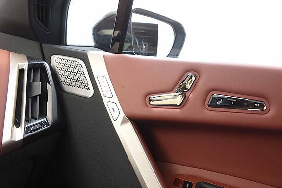 BMW iX 19 of 30