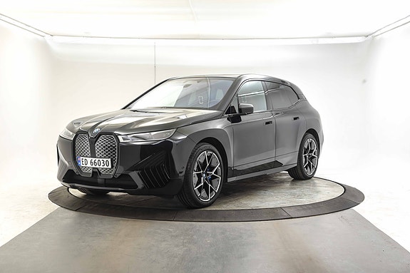 BMW iX 8 of 30