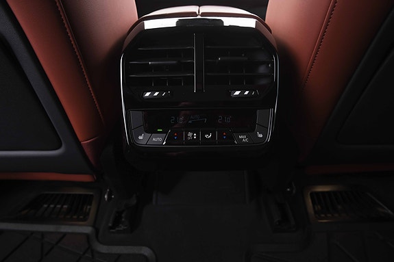 BMW iX 24 of 30