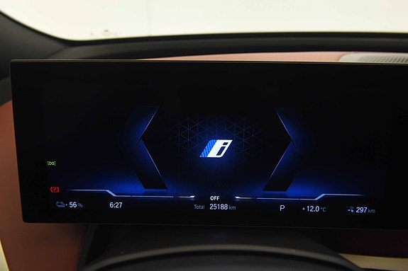 BMW iX 10 of 30