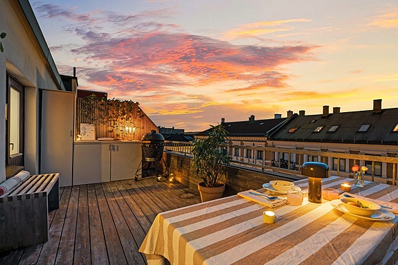 Velkommen til Industrigata 31D - en privat toppetasjeperle med sentral og attraktiv beliggenhet på Majorstuen.