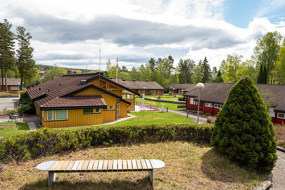 Eikholt er et kurs- og konferansested, så det er mange bygg og et stort flott område rundt.