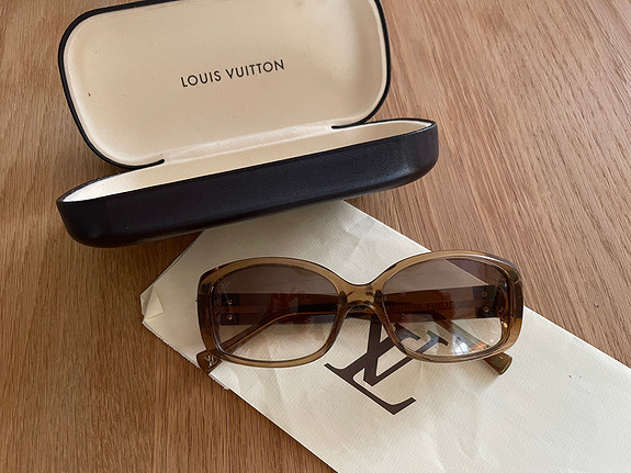 LOUIS VUITTON solbrille med Kvittering og original eske