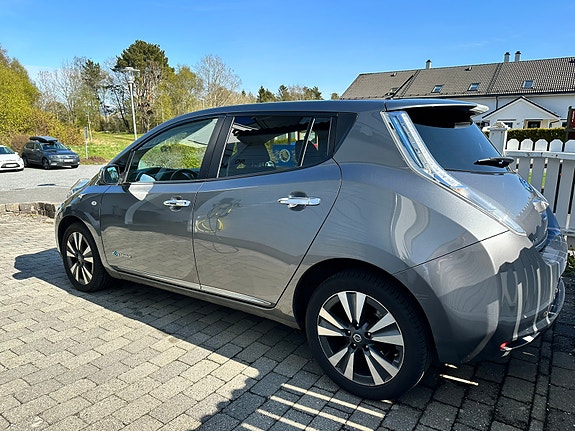 Nissan Leaf 4 of 15