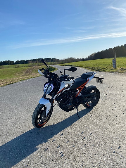 KTM 125cc duke 2 of 5