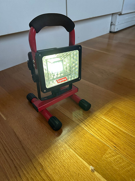 Supreme CORDLESS FLOOD LIGHT シュプリーム 投光器 - ライト/ランタン