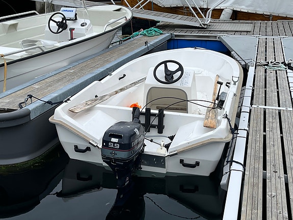 11fots selvlensende båt med motor til salgs 2 of 5