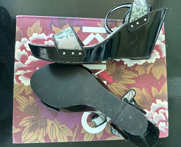 Product image 1 of 3