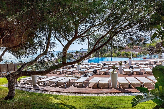 Bruk en megler med gode referanser - se SPANIA1.no