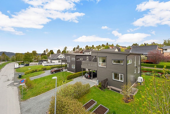 Flott, innholdsrik enebolig fra 2011.