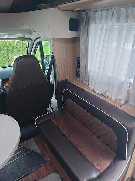 Knaus R22 2 of 30