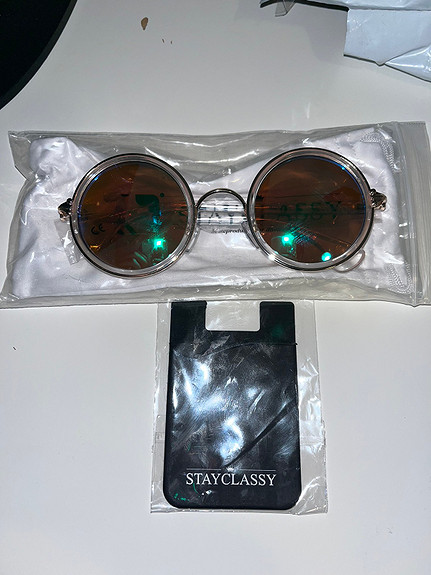 Stayclassy solbriller kortholder FINN torget