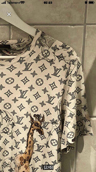 Lite brukt Louis Vuitton t-skjorte i str. M. 6100kr..