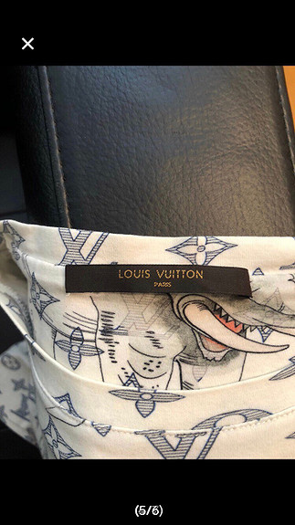 Lite brukt Louis Vuitton t-skjorte i str. M. 6100kr..