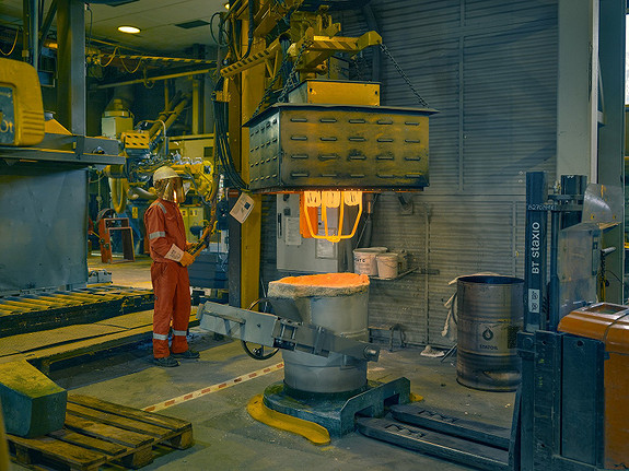 Flytende bronse, ca. 1300 grader Celsius