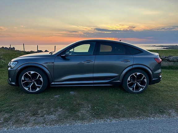 Audi e-tron Sportback 2 of 11
