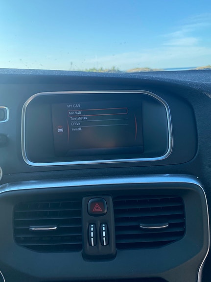 Volvo V40 14 of 20