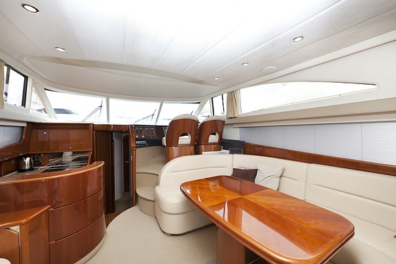 Flott og moderne utstyrt Princess P50 til leie 3 of 11
