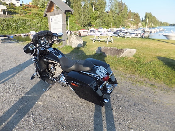 Harley-Davidson Electra Glide 2 of 5