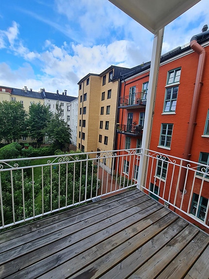 Fabelaktig sydvest vendt balkong i "lisakvartalet"