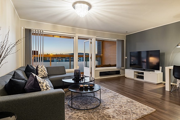 Gransdalen 33 A - En moderne og praktisk 4-roms toppleilighet med 11 m² solrik innglasset balkong.